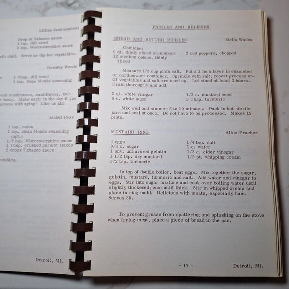 Cook Book Mt Carmel Mercy Hospital Detroit Michigan 1978 Vintage Recipes Guild - Picture 7 of 12